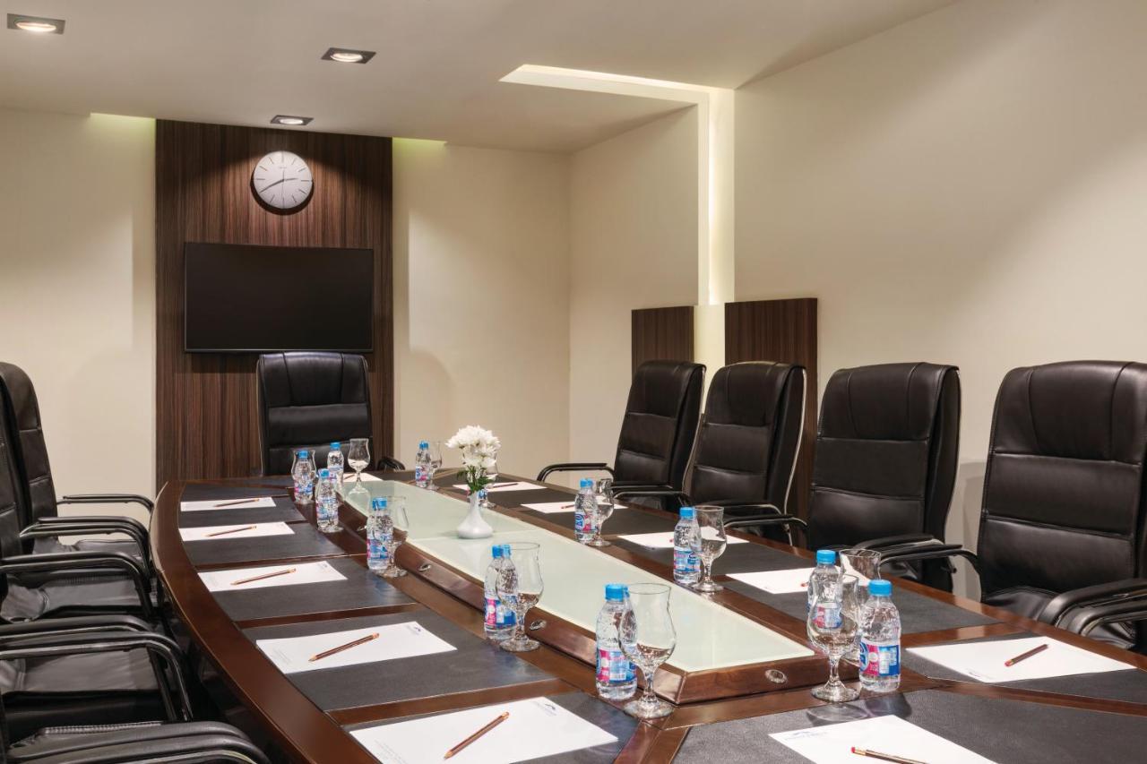 Howard Johnson Dammam Hotel Екстериор снимка